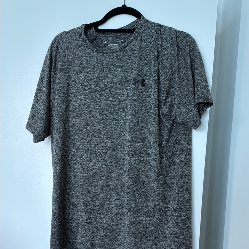 Under Armour Gray Short Sleeve Athletic Tee